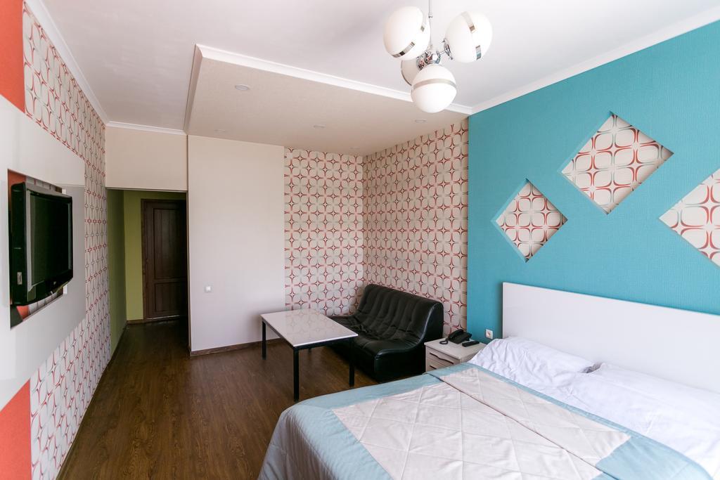 Delphin Guest House บิชเคก ภายนอก รูปภาพ