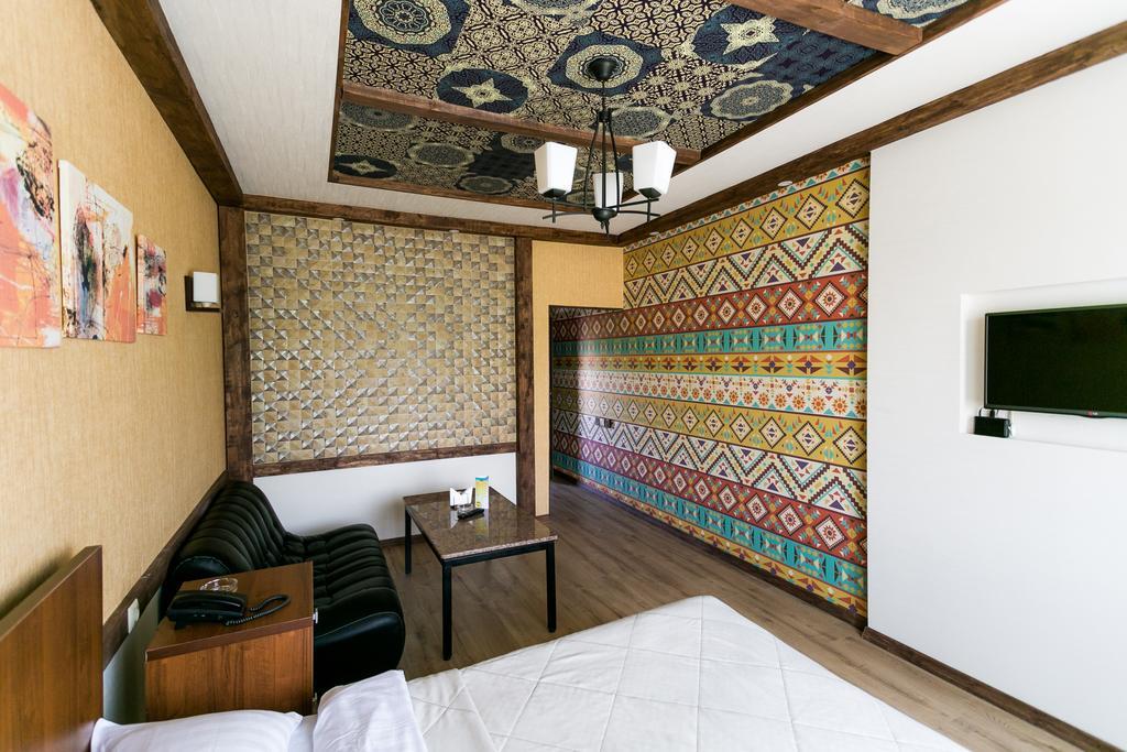 Delphin Guest House บิชเคก ภายนอก รูปภาพ