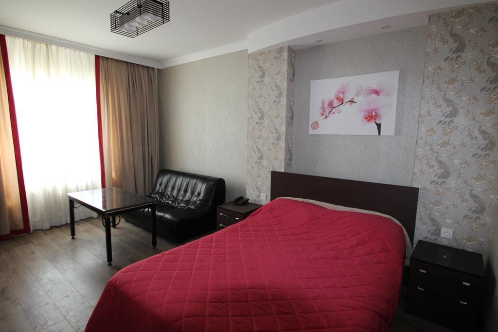 Delphin Guest House บิชเคก ภายนอก รูปภาพ