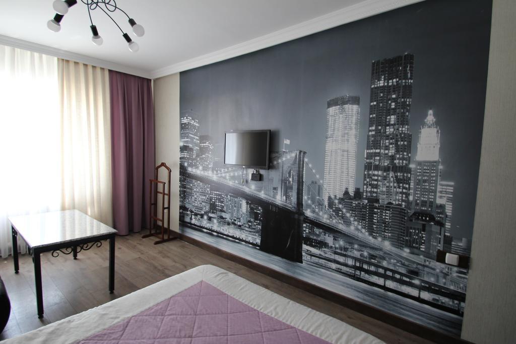 Delphin Guest House บิชเคก ภายนอก รูปภาพ