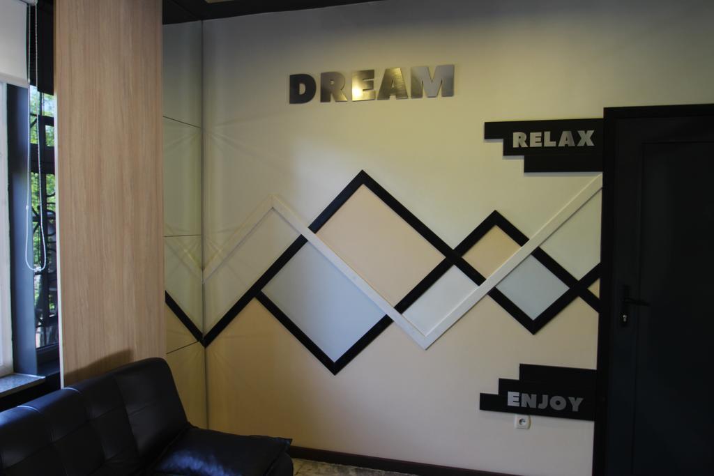 Delphin Guest House บิชเคก ภายนอก รูปภาพ