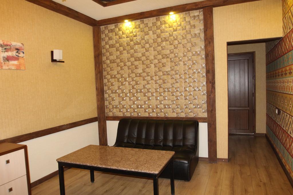 Delphin Guest House บิชเคก ภายนอก รูปภาพ